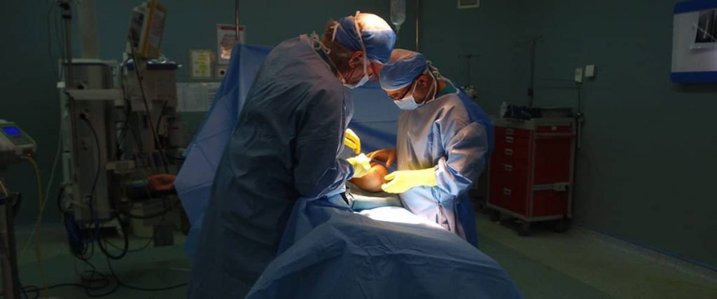 [:fa]htl_surgery3[:]